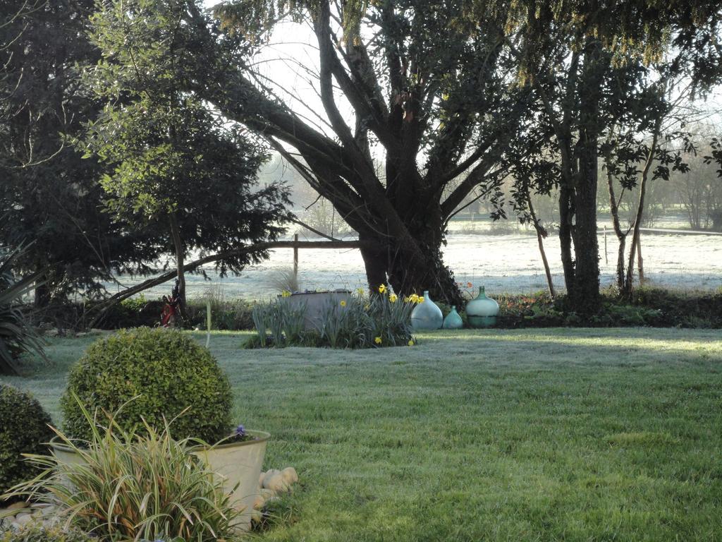 Les 2 Madeleine Bed & Breakfast Saint-Saturnin-du-Bois Exterior photo