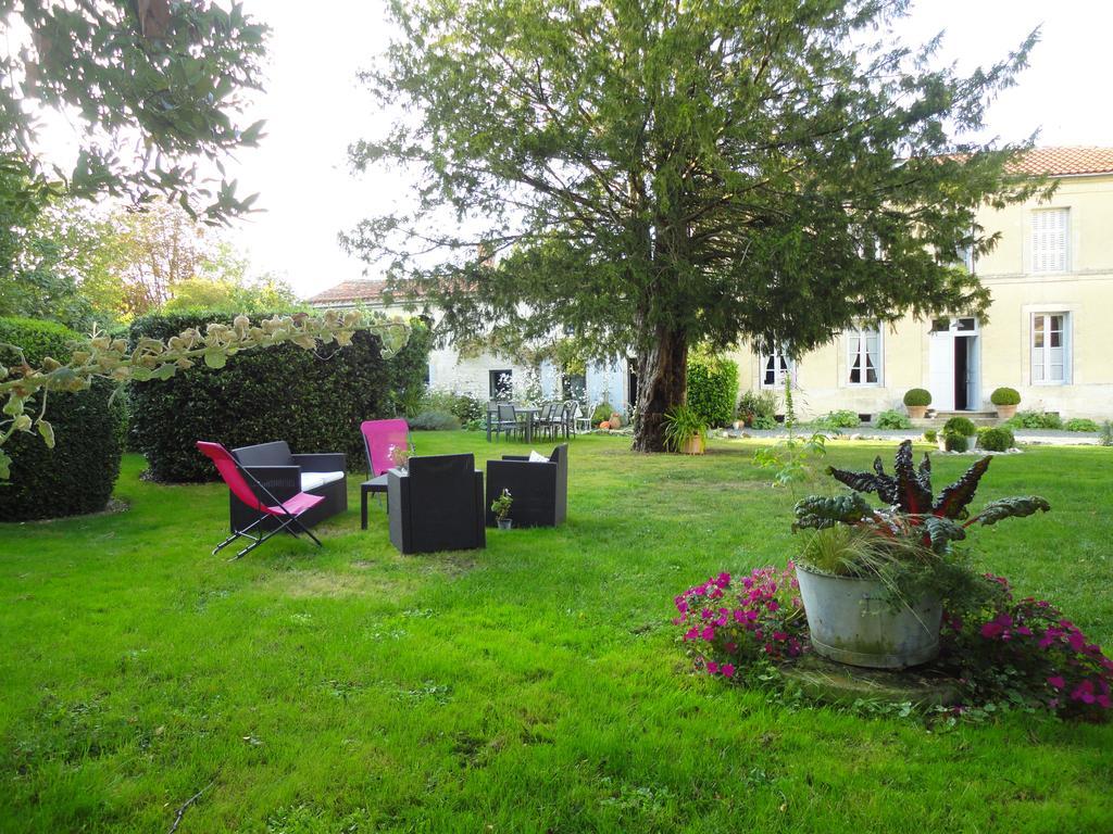 Les 2 Madeleine Bed & Breakfast Saint-Saturnin-du-Bois Exterior photo