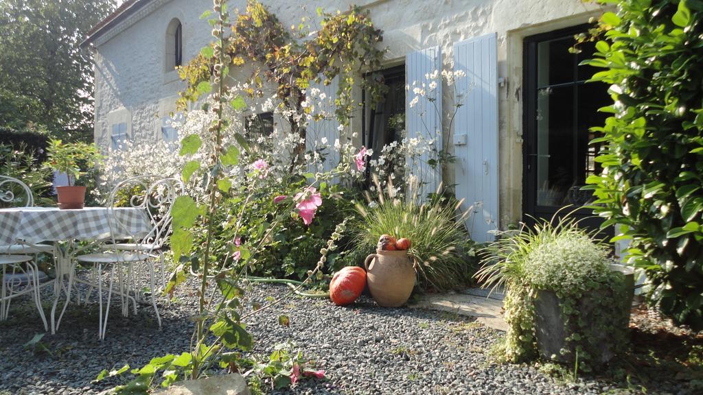 Les 2 Madeleine Bed & Breakfast Saint-Saturnin-du-Bois Exterior photo