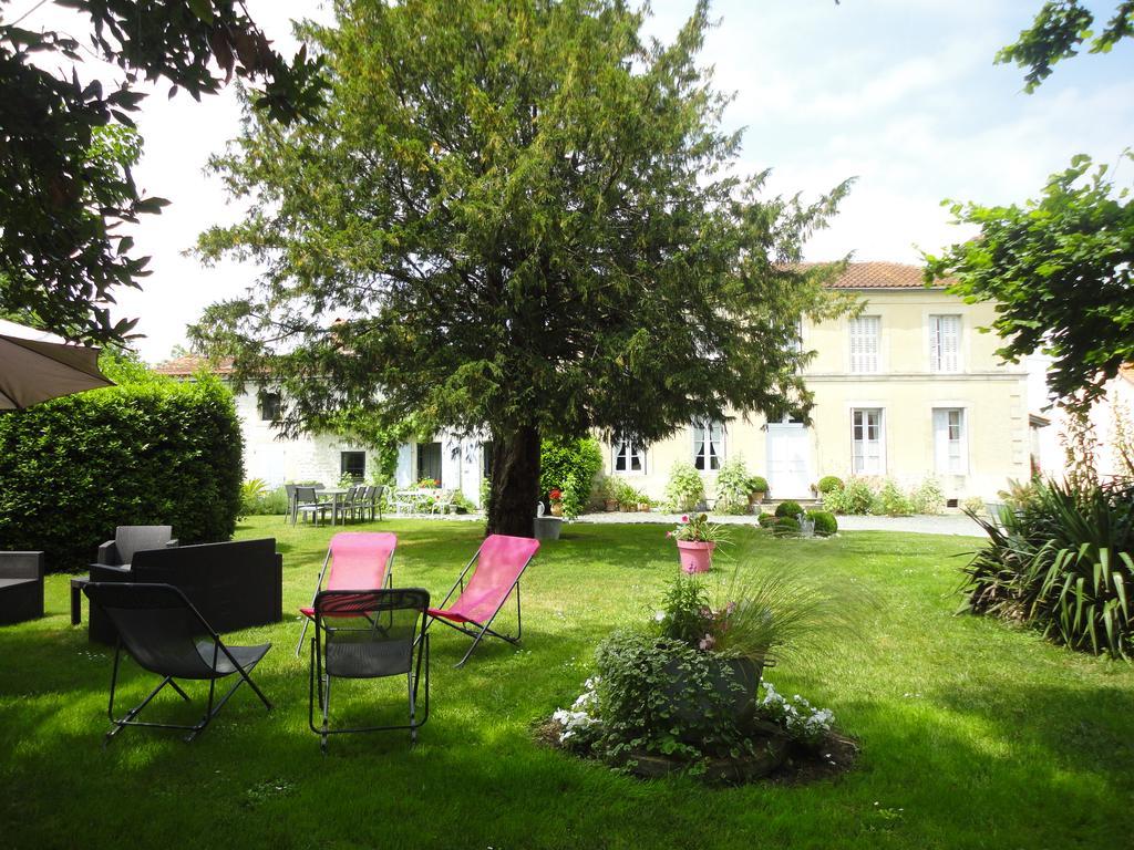 Les 2 Madeleine Bed & Breakfast Saint-Saturnin-du-Bois Exterior photo