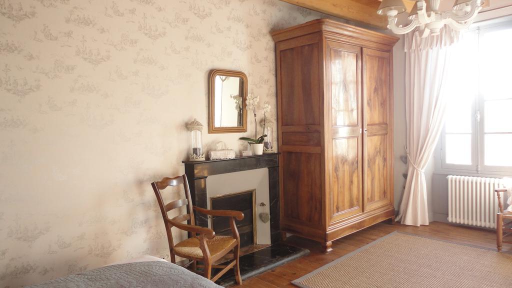 Les 2 Madeleine Bed & Breakfast Saint-Saturnin-du-Bois Room photo