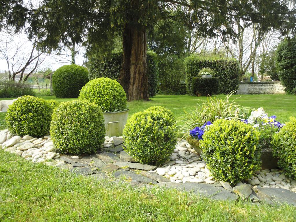 Les 2 Madeleine Bed & Breakfast Saint-Saturnin-du-Bois Exterior photo