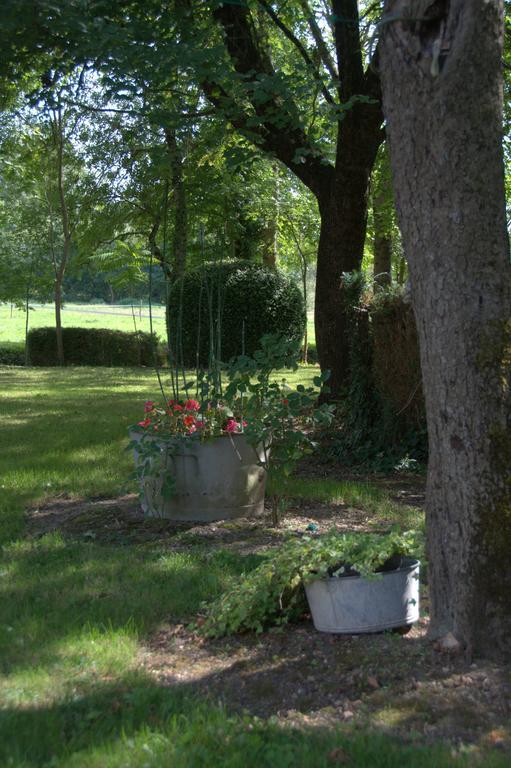Les 2 Madeleine Bed & Breakfast Saint-Saturnin-du-Bois Exterior photo
