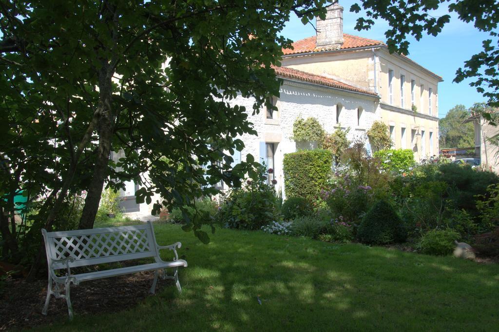 Les 2 Madeleine Bed & Breakfast Saint-Saturnin-du-Bois Exterior photo