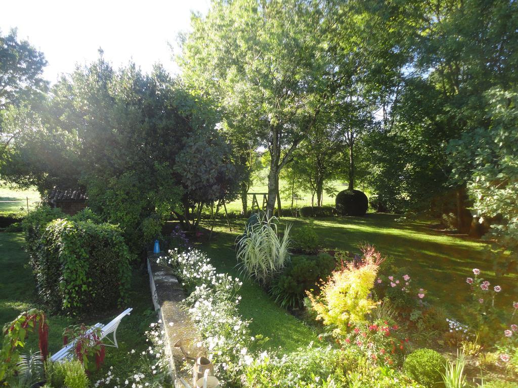 Les 2 Madeleine Bed & Breakfast Saint-Saturnin-du-Bois Exterior photo