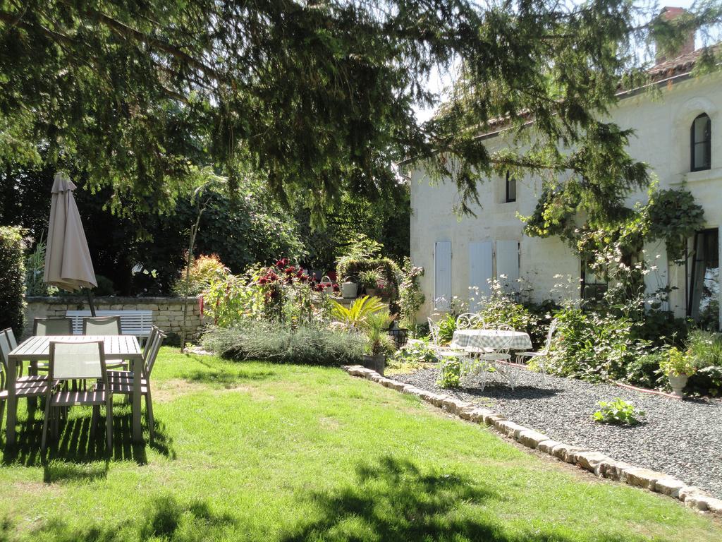 Les 2 Madeleine Bed & Breakfast Saint-Saturnin-du-Bois Exterior photo