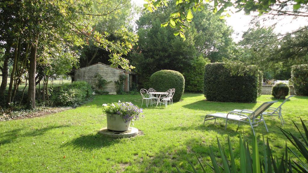 Les 2 Madeleine Bed & Breakfast Saint-Saturnin-du-Bois Exterior photo