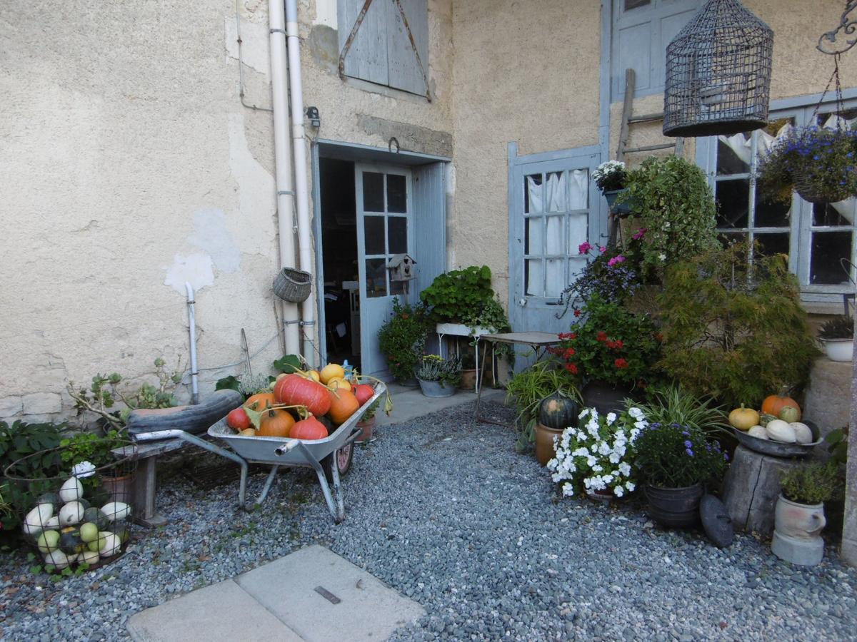 Les 2 Madeleine Bed & Breakfast Saint-Saturnin-du-Bois Exterior photo