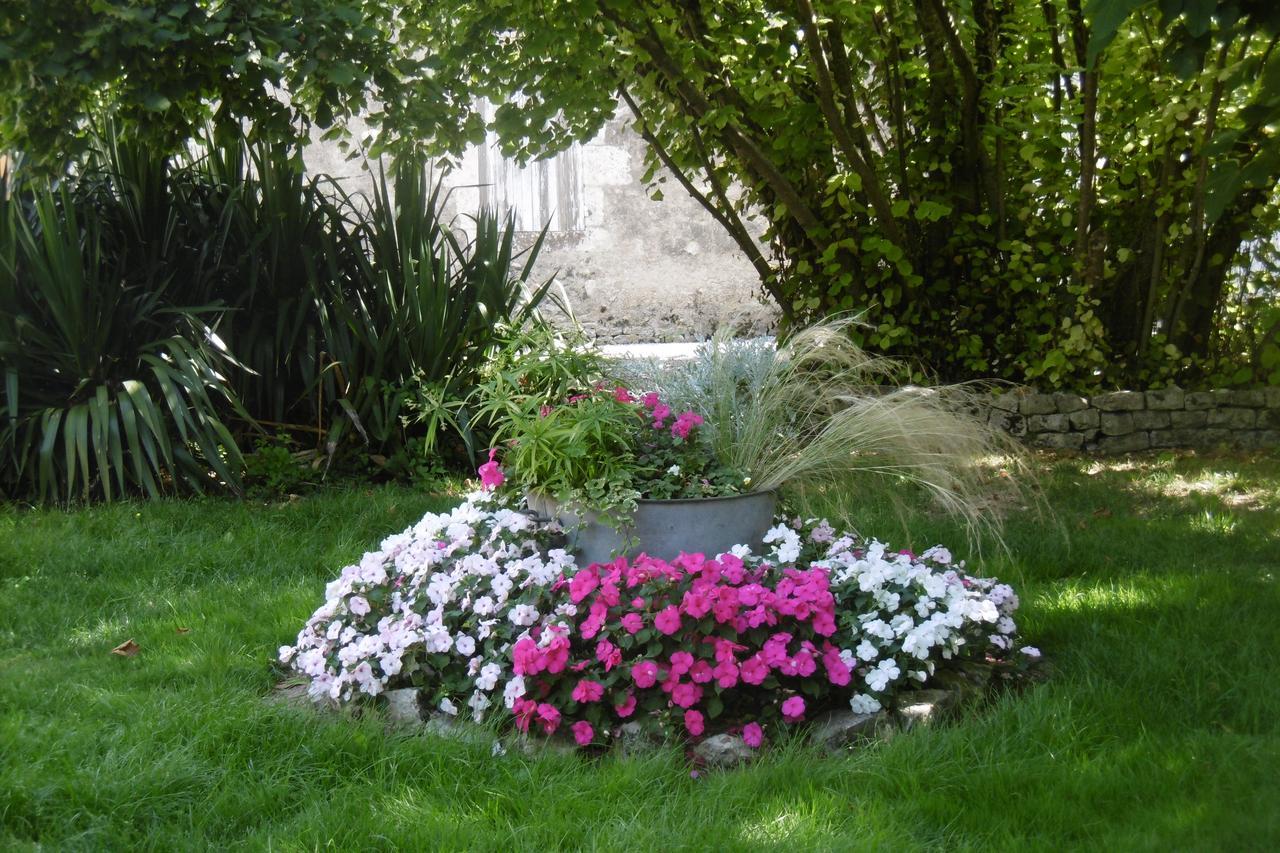 Les 2 Madeleine Bed & Breakfast Saint-Saturnin-du-Bois Exterior photo