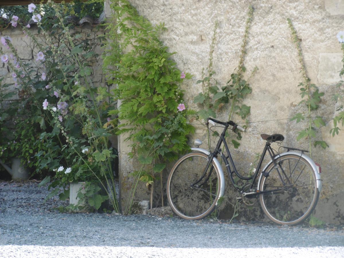 Les 2 Madeleine Bed & Breakfast Saint-Saturnin-du-Bois Exterior photo