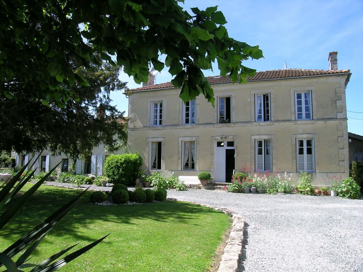Les 2 Madeleine Bed & Breakfast Saint-Saturnin-du-Bois Exterior photo