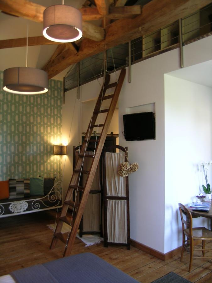 Les 2 Madeleine Bed & Breakfast Saint-Saturnin-du-Bois Exterior photo