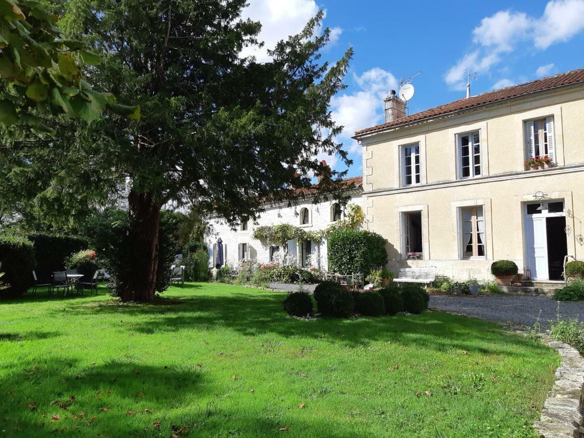 Les 2 Madeleine Bed & Breakfast Saint-Saturnin-du-Bois Exterior photo